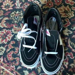 Never been worn Vans. Size 7 women.